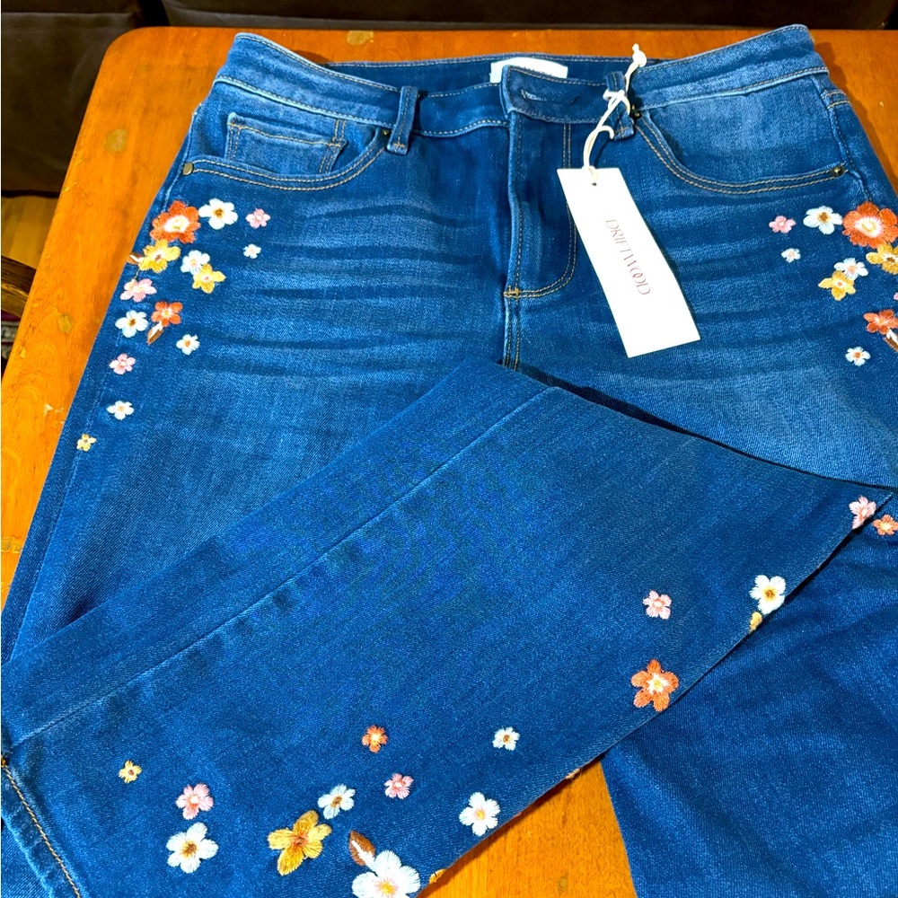 NWT Driftwood Floral Embroidered Jeans